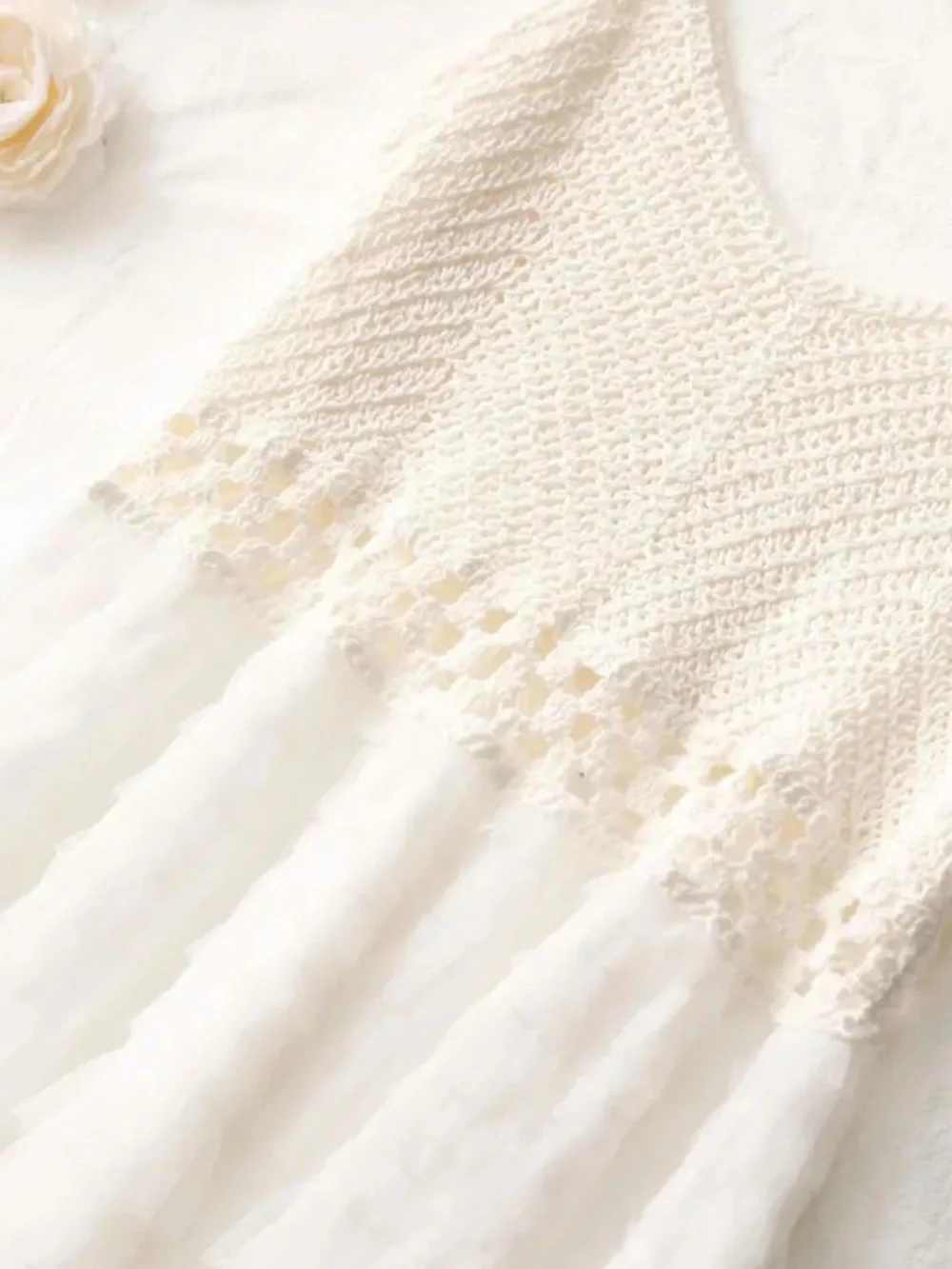 White Tiered light romantic summer Tulle Dress with Crochet Bodice. Brand New ! - Picture 3 of 3